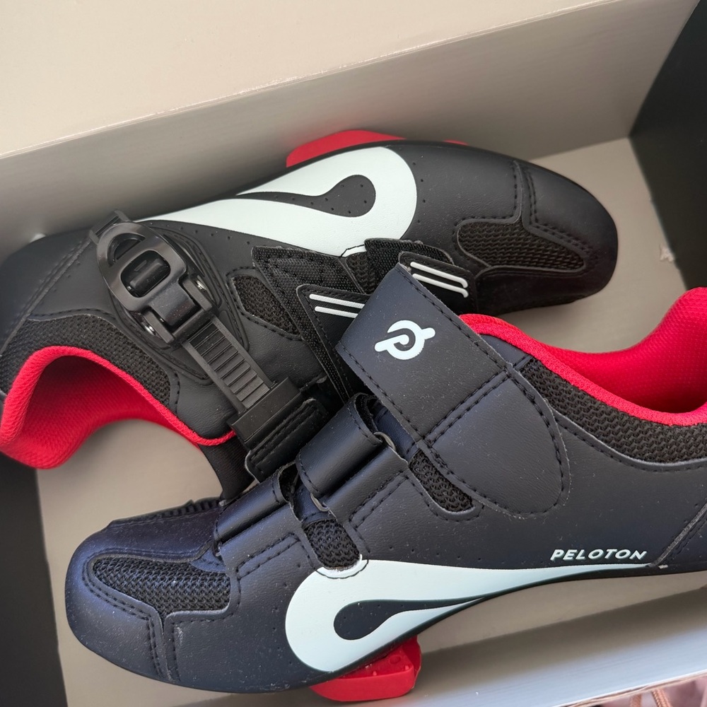 Peloton Cycling Shoes (W Size 7/38)